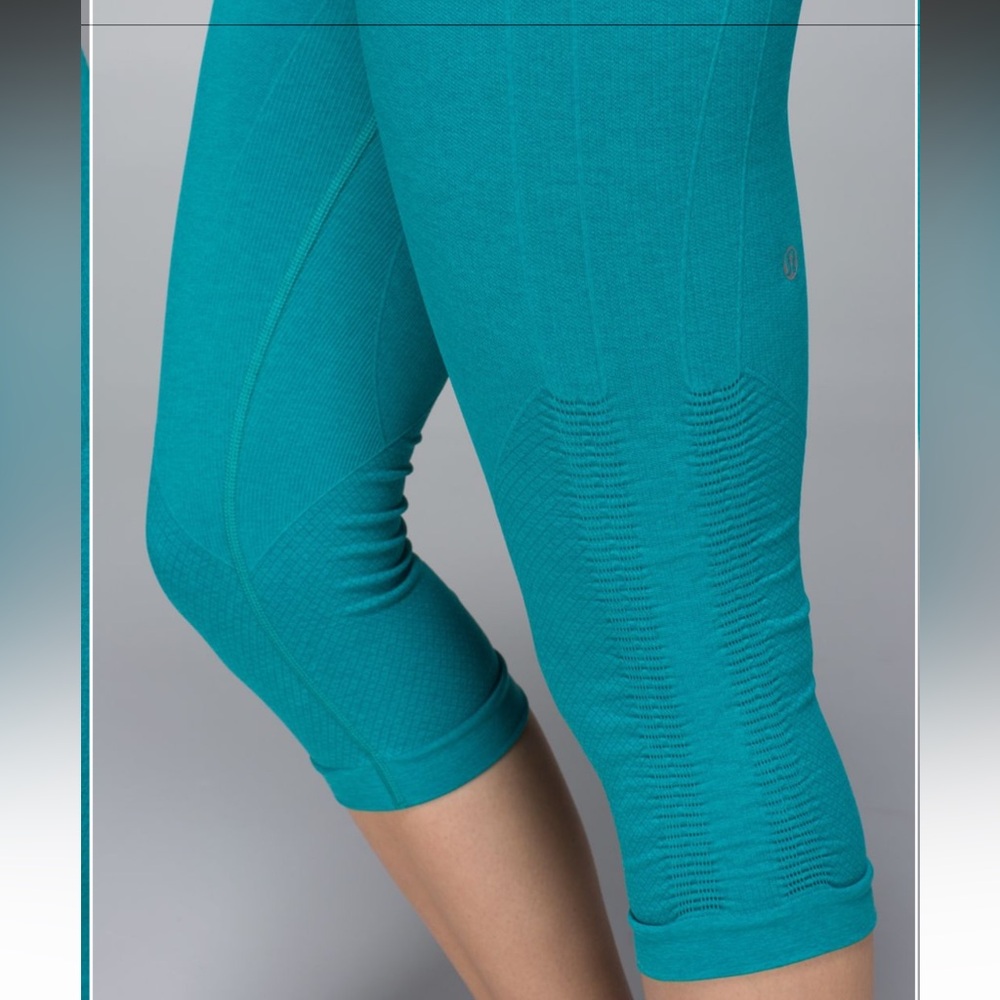EUC LULULEMON In The Flow Crop II Heathered Real Teal Leggings - Picture 3 of 14